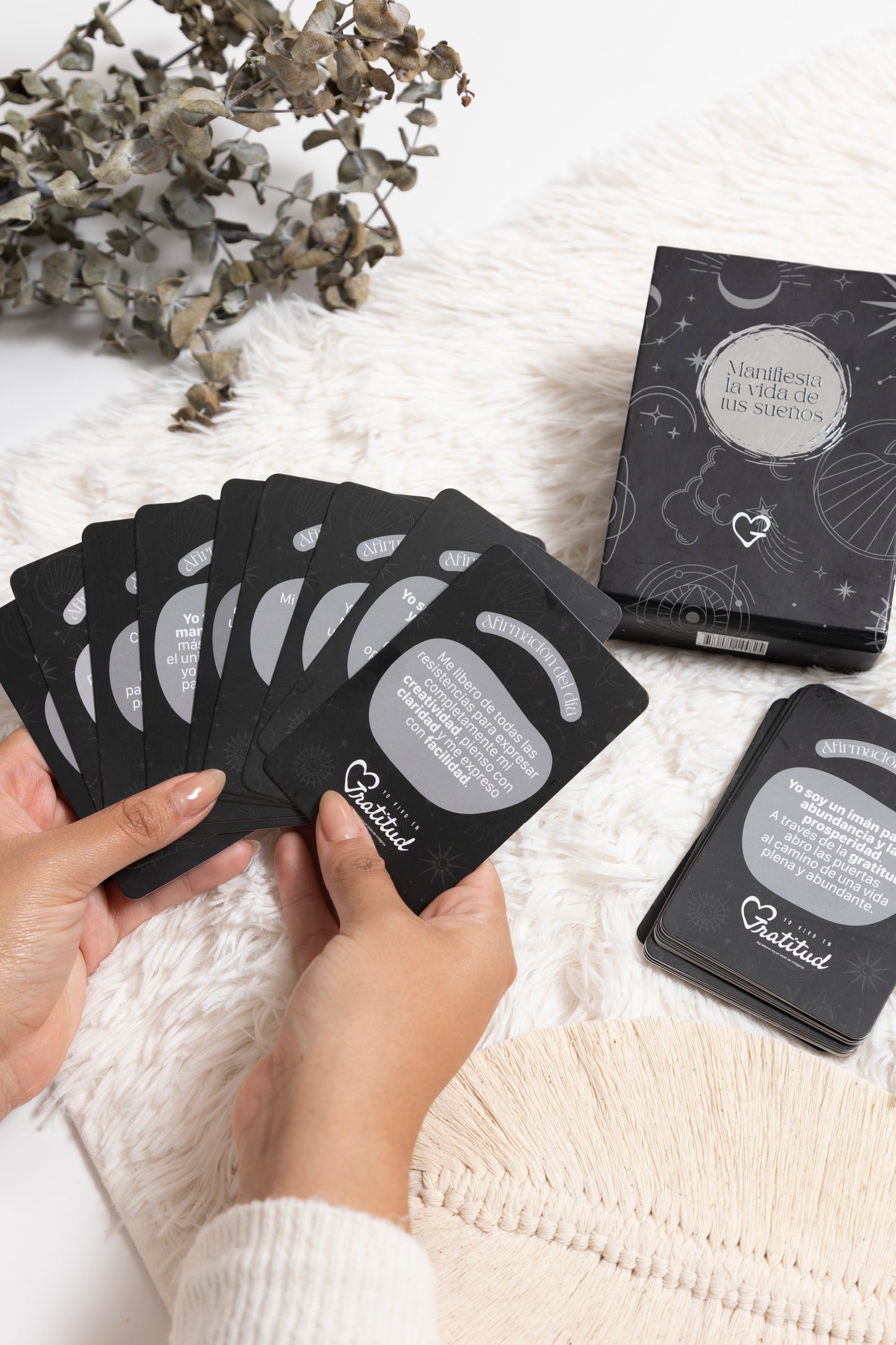 Oráculo Manifestación 💛 – Afirmaciones para Crear la Vida que Deseas