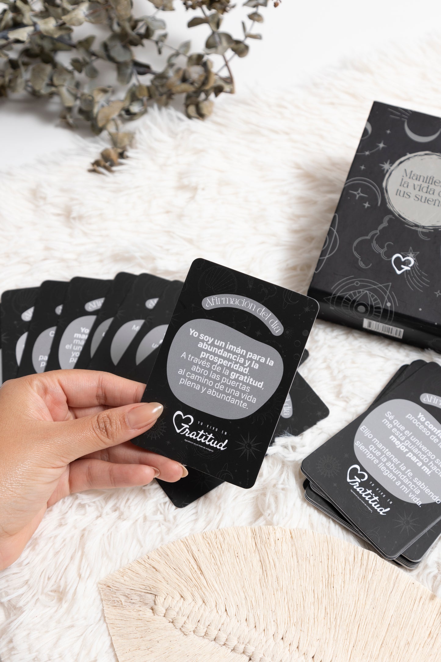 Oráculo Manifestación 💛 – Afirmaciones para Crear la Vida que Deseas