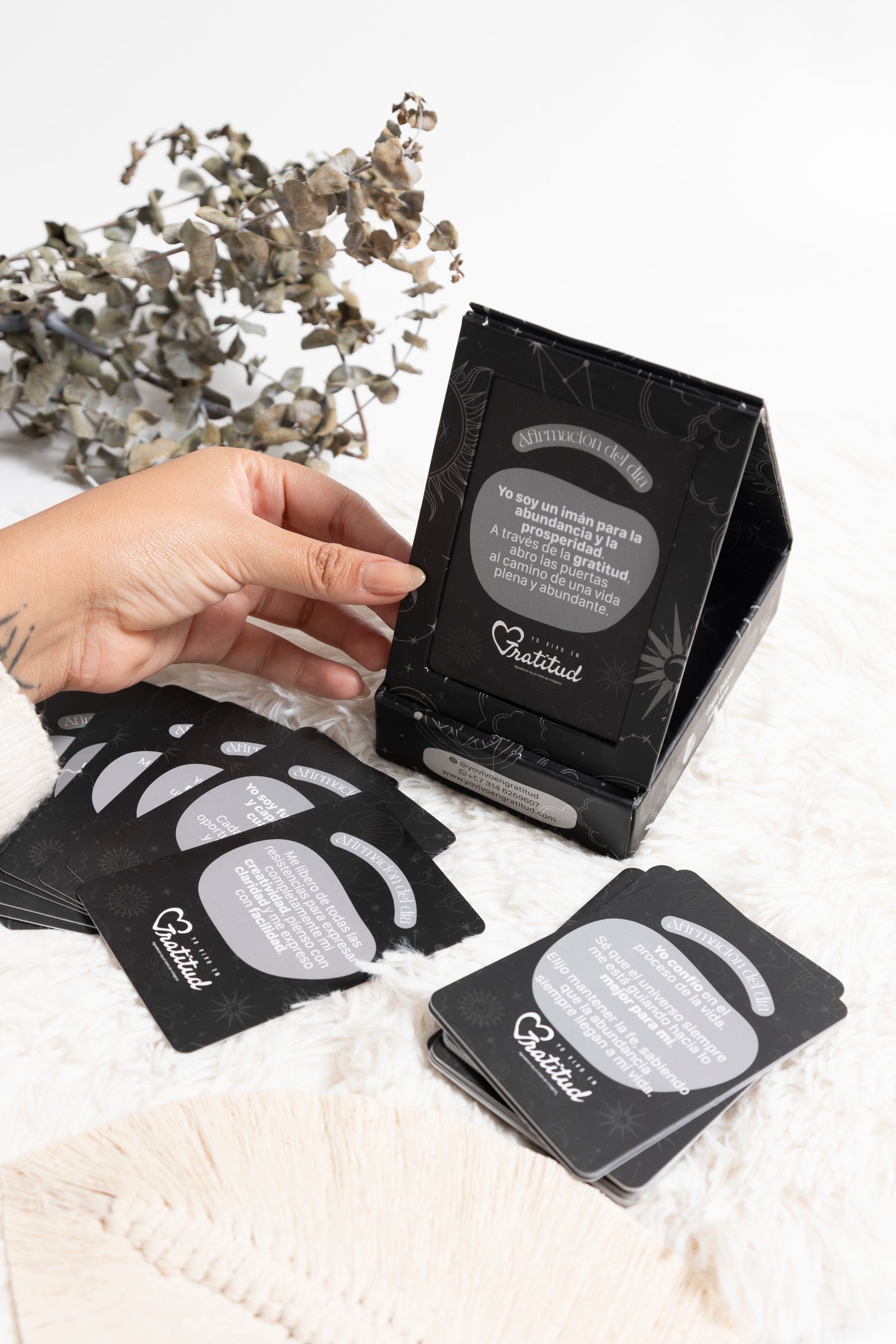 Oráculo Manifestación 💛 – Afirmaciones para Crear la Vida que Deseas